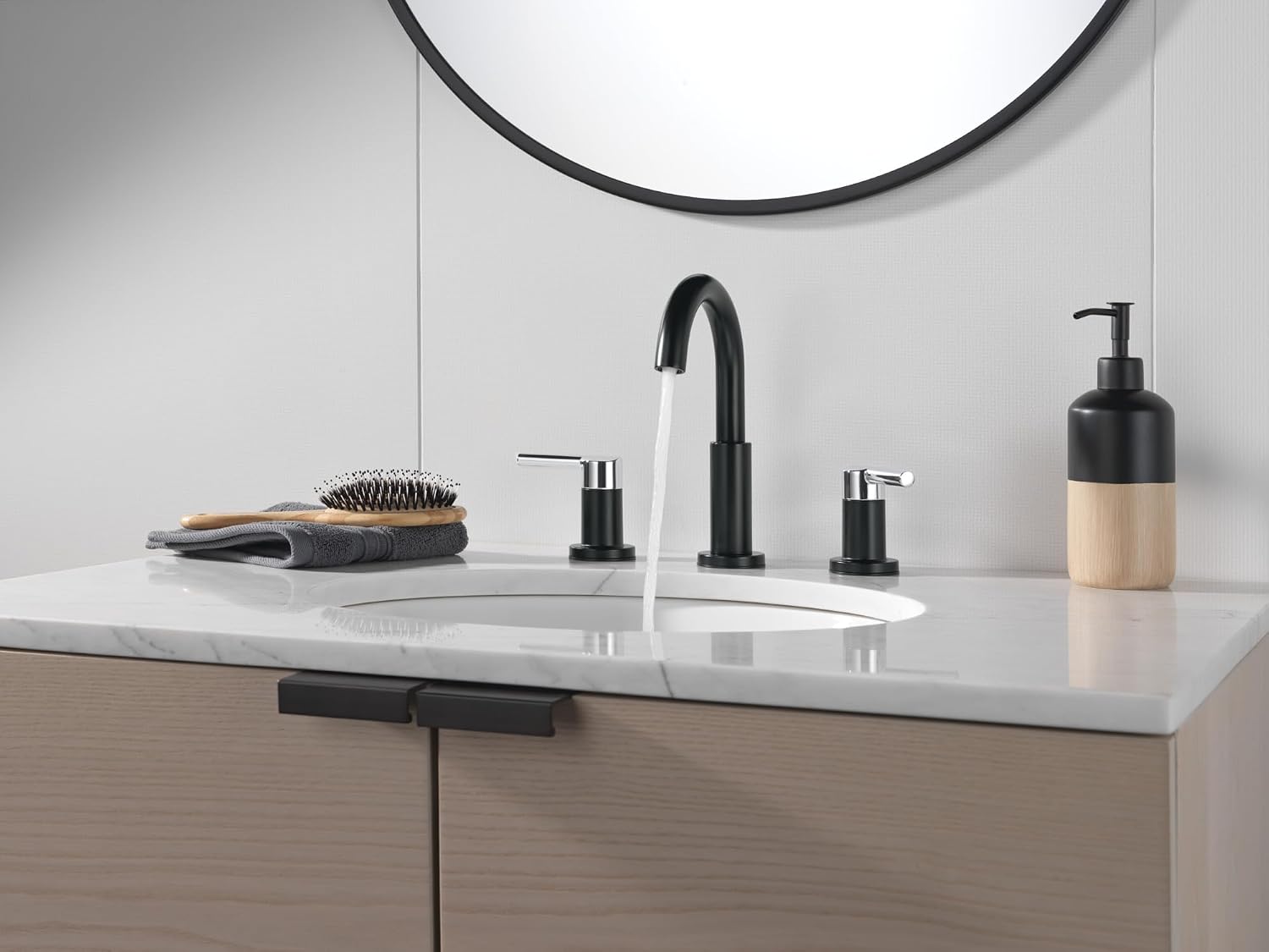 Delta Faucet Nicoli Widespread Bathroom Faucet 3 Hole, Black/Chrome Bathroom Faucet, Bathroom Sink Faucet, 2 Handle Bathroom Faucet, Bath Faucet, Drain Assembly, Matte Black/Chrome 35749LF-CS
