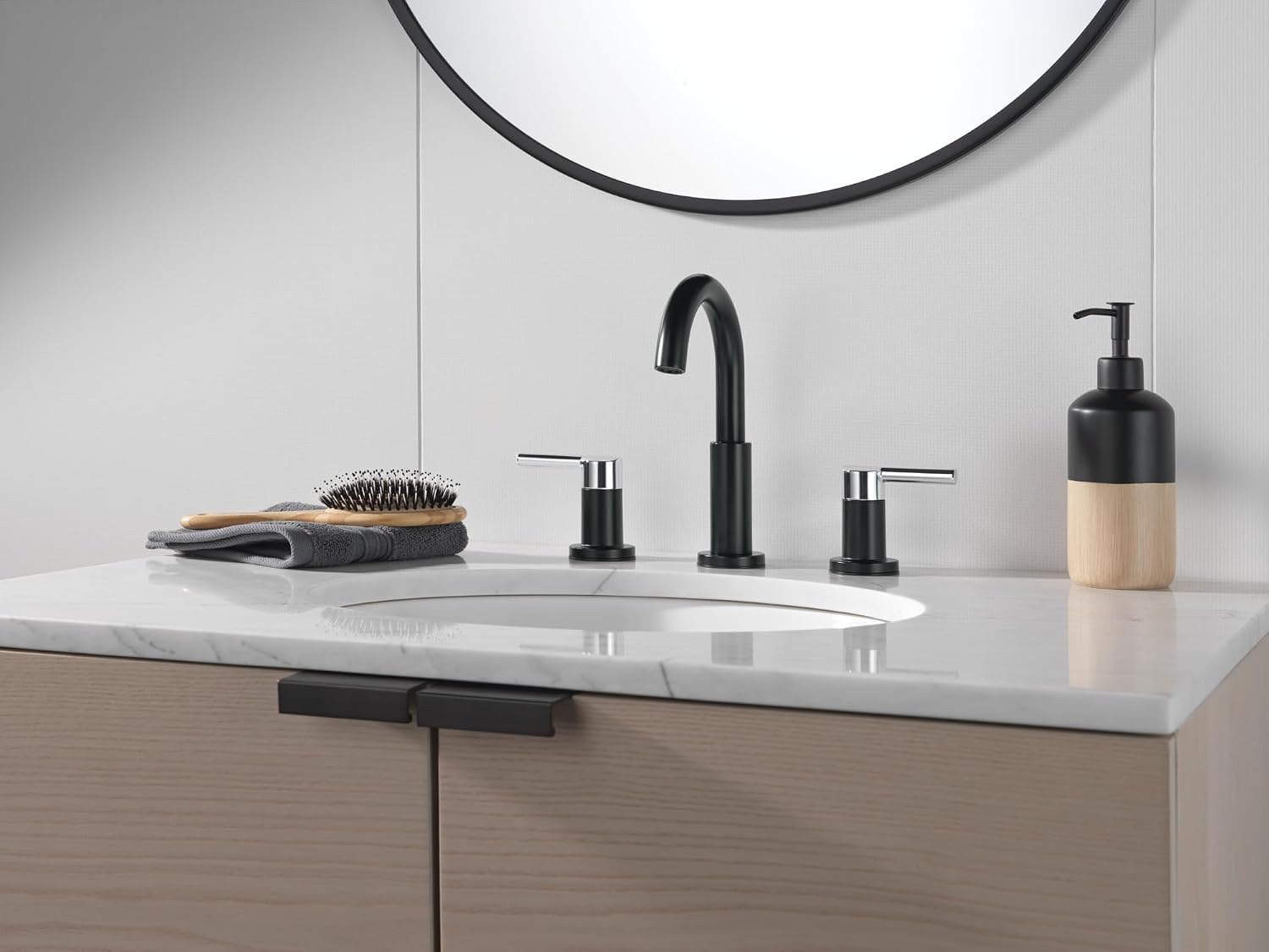 Delta Faucet Nicoli Widespread Bathroom Faucet 3 Hole, Black/Chrome Bathroom Faucet, Bathroom Sink Faucet, 2 Handle Bathroom Faucet, Bath Faucet, Drain Assembly, Matte Black/Chrome 35749LF-CS
