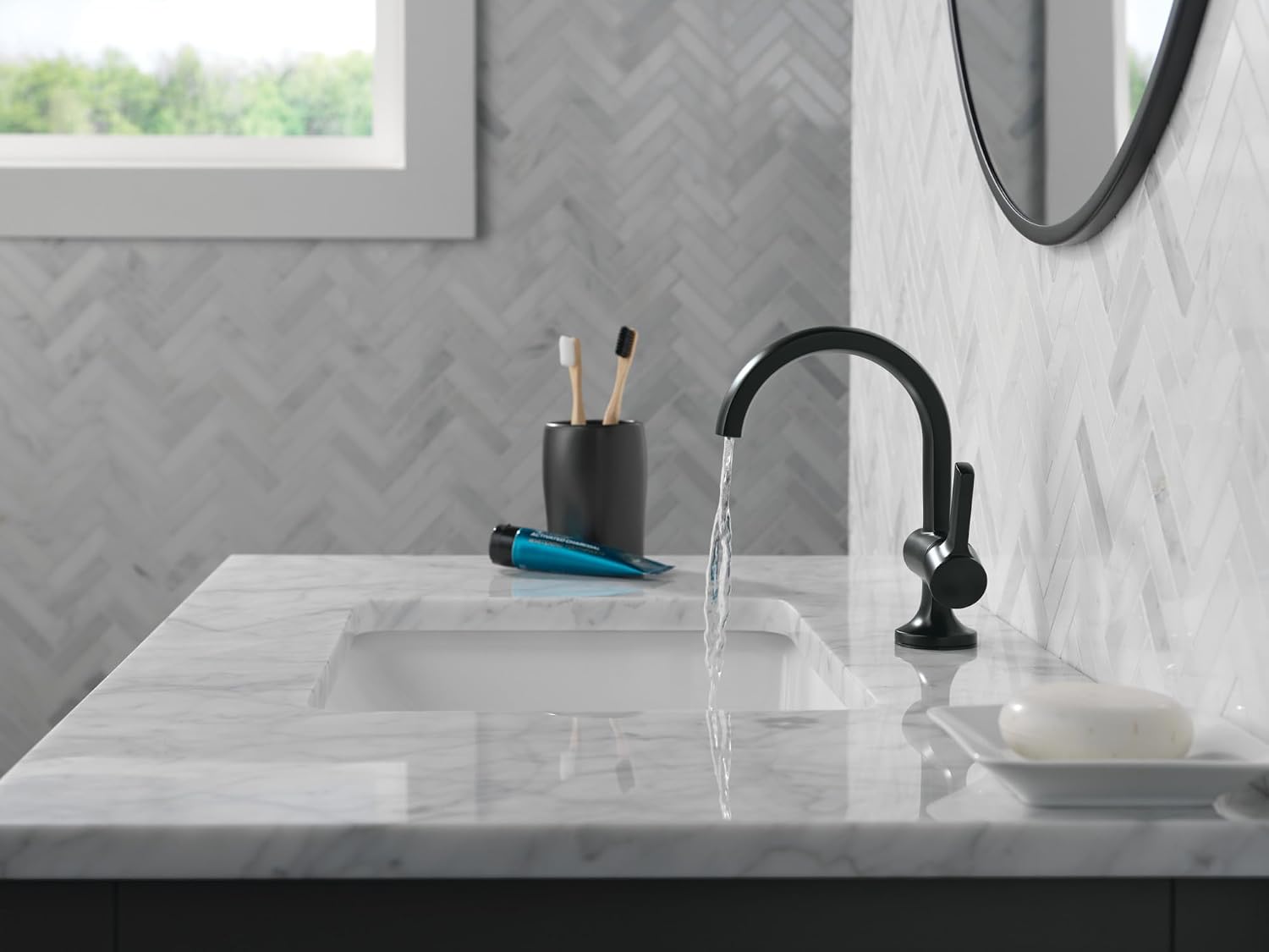 Delta Albion Matte Black Bathroom Faucet 1 Hole, Single Hole Bathroom Sink Faucet for Vanity, Metal Push-Pop Drain Assembly, Matte Black 15855LF-BL