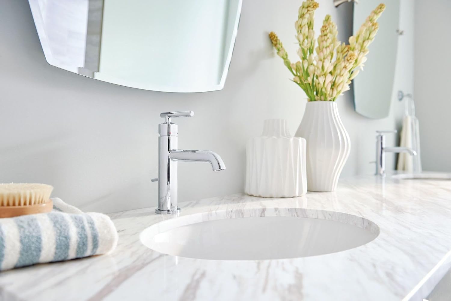 Moen Gibson One-Handle Single Hole Modern Bathroom Sink Faucet with Optional Deckplate, Chrome, 6145