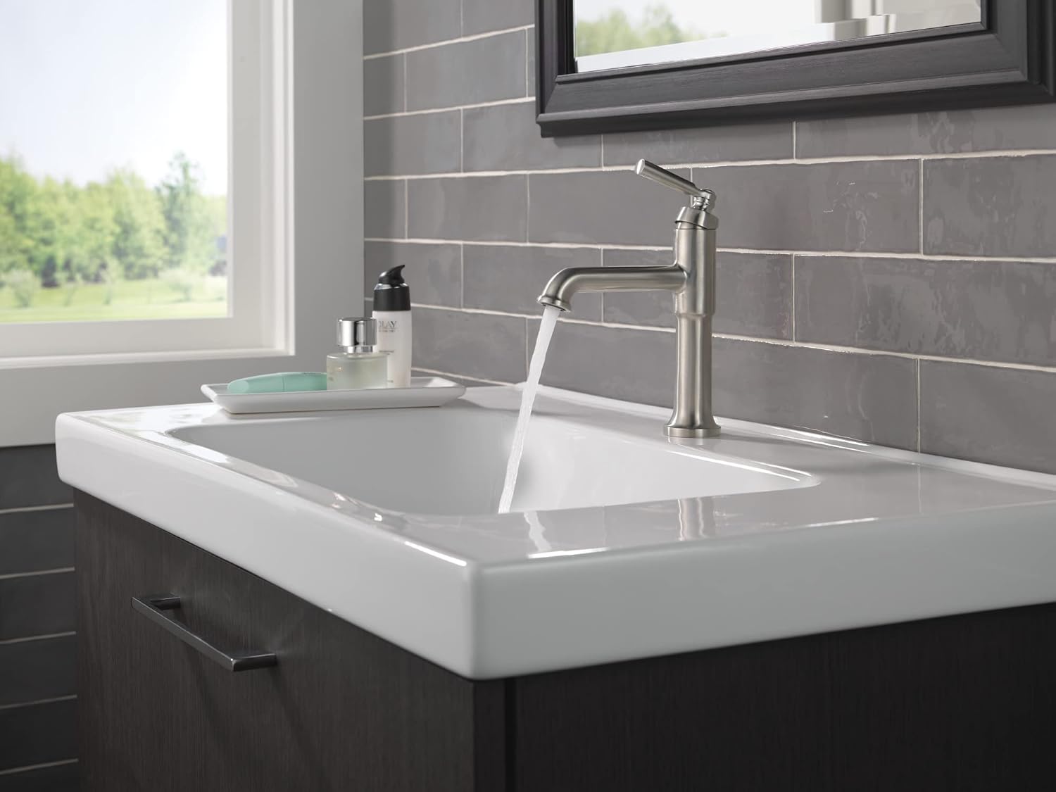 Delta Faucet Saylor Single Hole Bathroom Faucet Brushed Nickel, Single Handle Bathroom Faucet, Bathroom Sink Faucet, Diamond Seal Technology, Drain Assembly, Stainless 536-SSMPU-DST