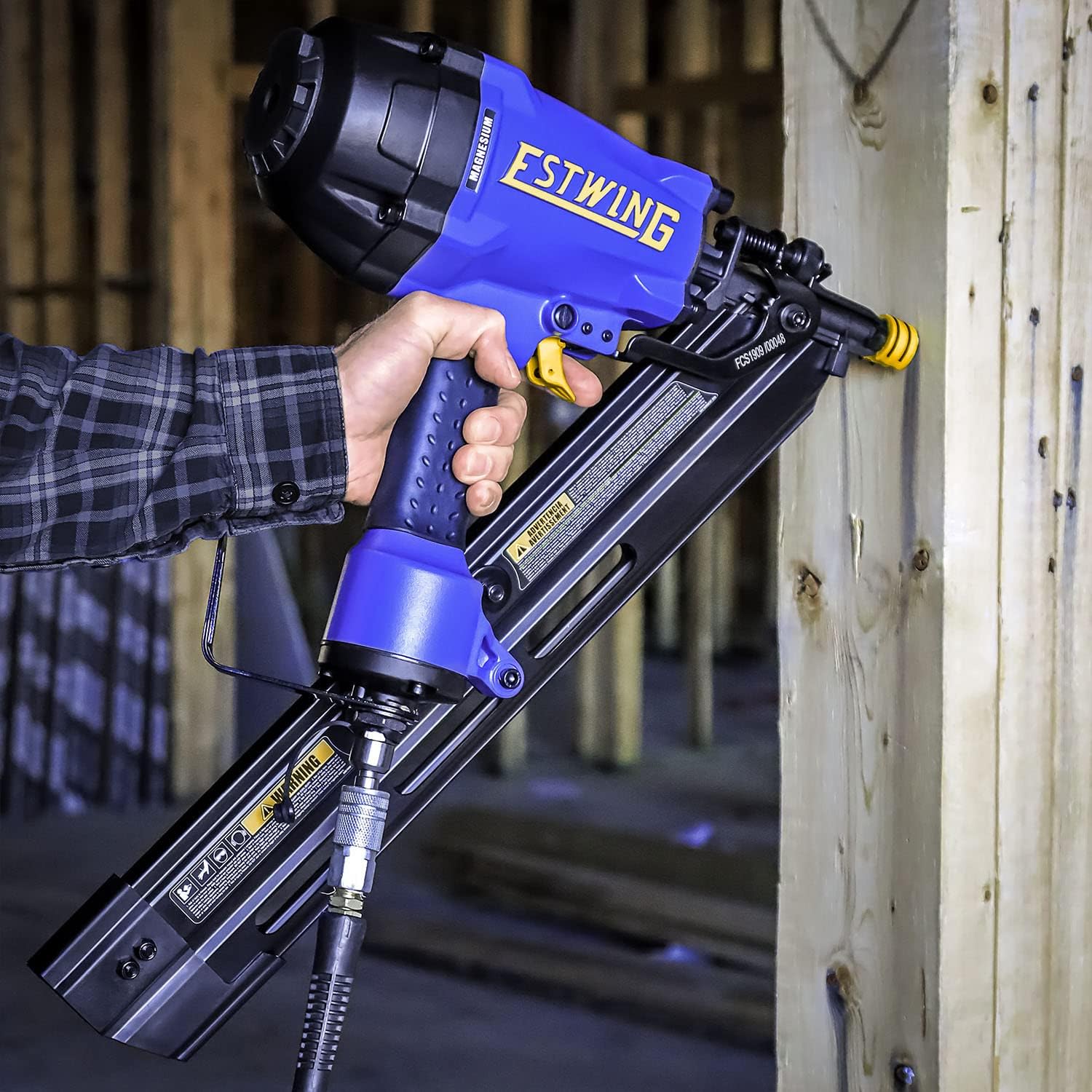 Estwing Pneumatic 34 Degree Framing Nailer, 2'–3-1/2' Framing Nails, Lightweight Magnesium Nail Gun with Depth Adjustment, Dual Trigger & Swivel Fitting, Includes Belt Hook & Carry Bag, EFR2190
