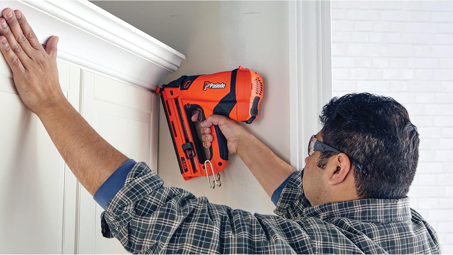 Paslode - Cordless Finish Nailer, 916200, 16 Gauge Angled, Battery and Fuel Cell Powered, No Compressor Needed (Renewed)