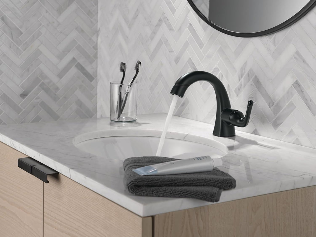 Delta Arvo 1 Hole Matte Black Bathroom Faucet with Sprayer, Single Hole Bathroom Sink Faucet with Pull Out Sprayer for Vanity, Push-Pop Drain, Matte Black 15840LF-BLPD