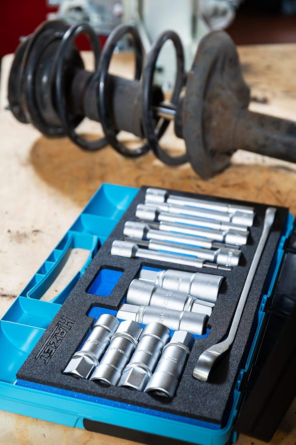 HAZET Shock Absorber Tool Set 4915/15 | 15-Piece Set, Square Drive, Hollow Pin Profile, Inner and Outer Hexagonal Output, for Working in the Suspension Strut Area of the Car, Made in Germany